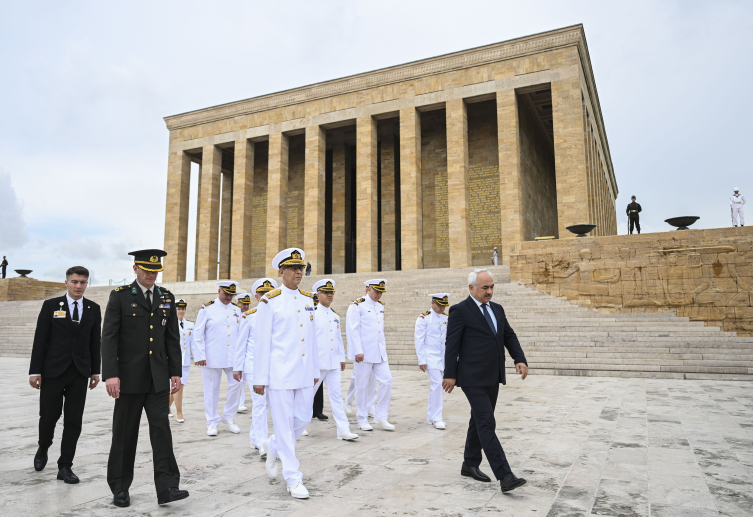 Sahil Güvenlik Komutanlığından Anıtkabir'e ziyaret