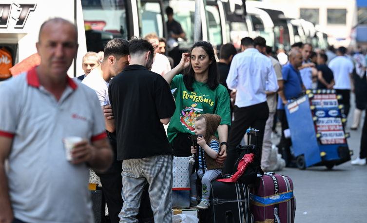 İstanbul otogarında bayram yoğunluğu