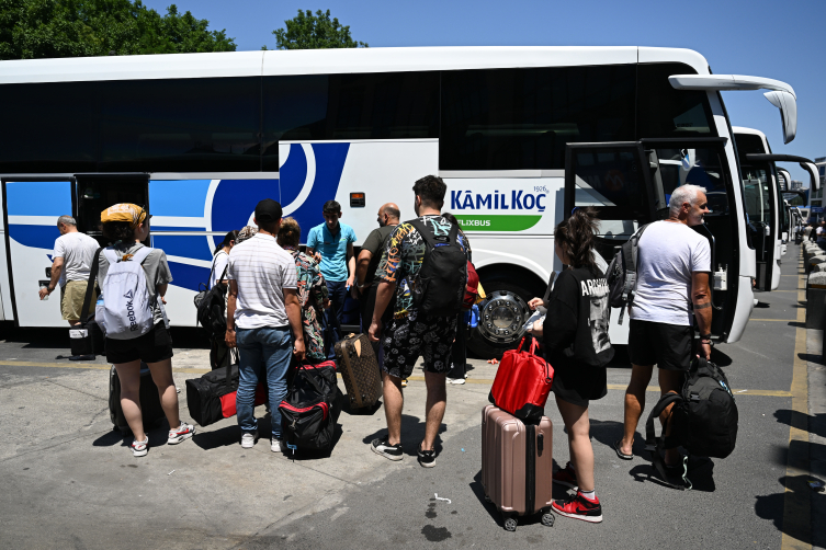 İstanbul otogarında bayram yoğunluğu