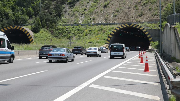 Otoyollarda bayram trafiği başladı