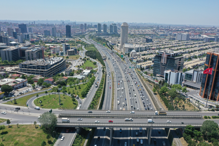 Otoyollarda bayram trafiği başladı