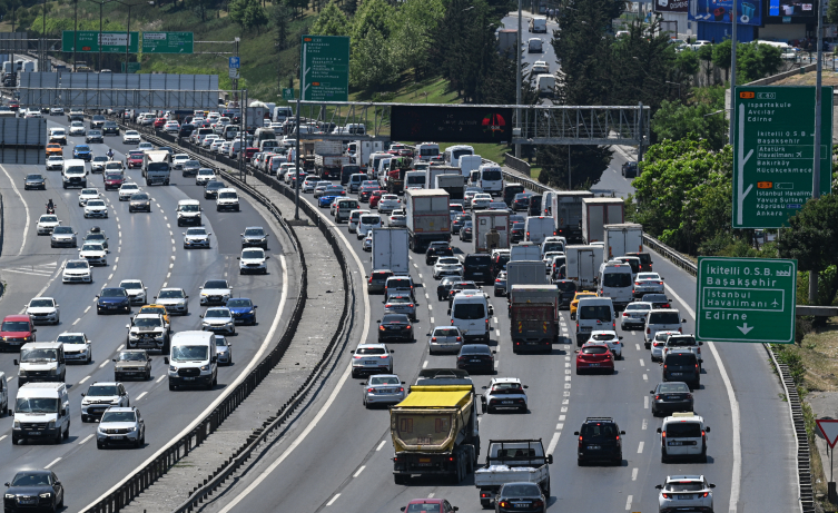Otoyollarda bayram trafiği başladı