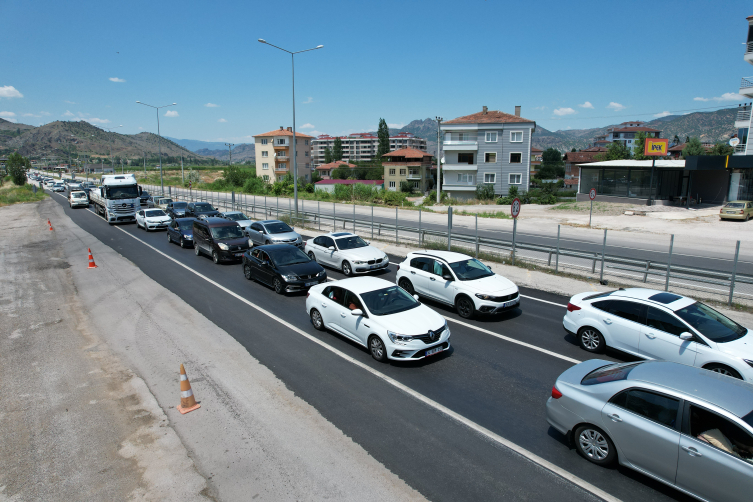 Otoyollarda bayram trafiği başladı
