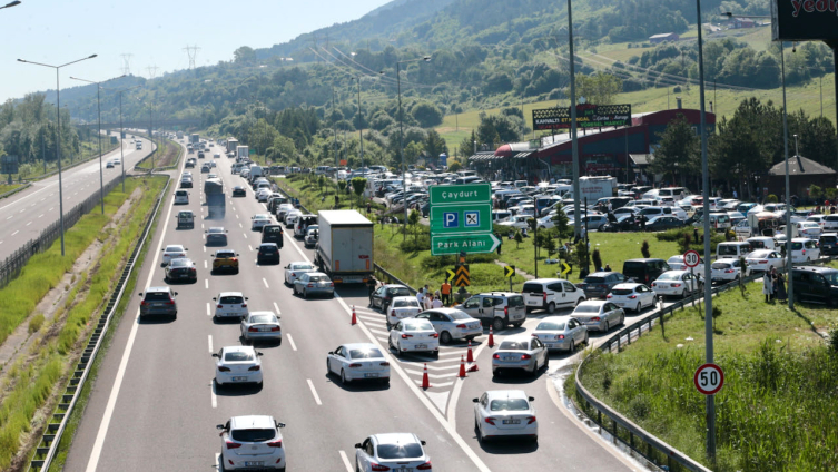 Anadolu Otoyolu'nda bayram yoğunluğu devam ediyor