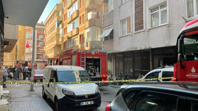 Pendik'te boya atölyesinde yangın: 7 kişi dumandan etkilendi