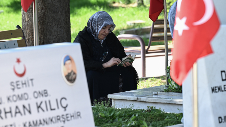 Kurban Bayramı arifesinde şehitlikler ziyaret edildi