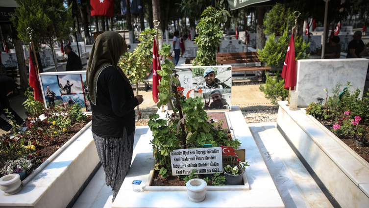 Kurban Bayramı arifesinde şehitlikler ziyaret edildi