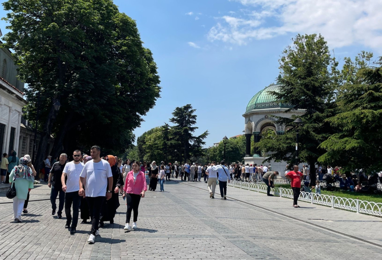 İstanbul'un turistik bölgelerinde bayram yoğunluğu