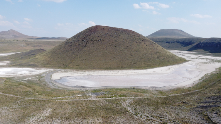 Meke Gölü kurumuş haliyle bile ziyaretçi çekiyor