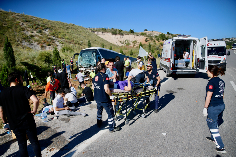 Eskişehir'de otobüs devrildi: 41 yaralı