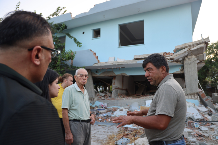 Depremzede çiftçilere 'Hayat' eli uzandı