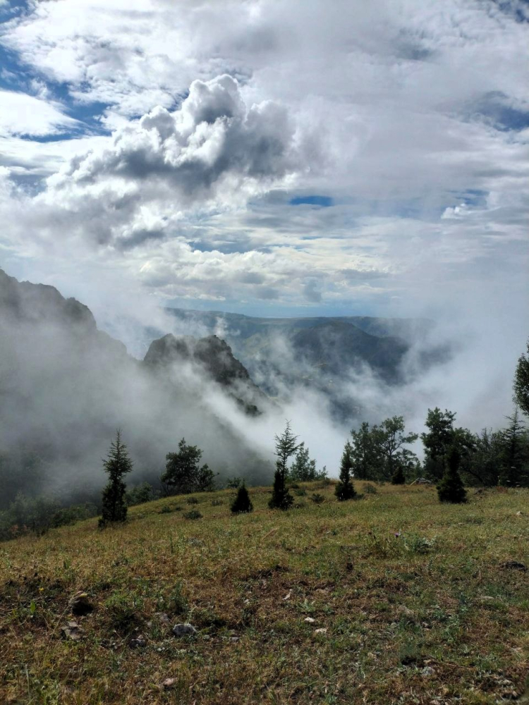Amasya'da yağmur sonrası oluşan sis güzel görüntü oluşturdu