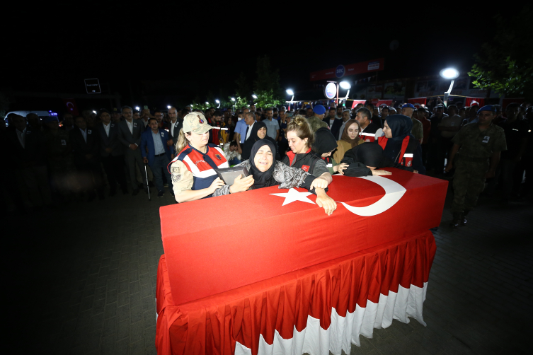 Pençe-Şimşek şehidi son yolculuğuna uğurlandı