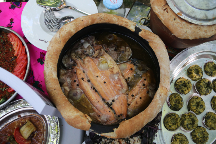 Diyarbakır'da bir araya gelen şefler yöresel ürünlerden yeni tariflerle yemek yaptı