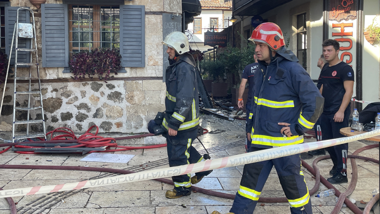 Antalya'da otel yangını: 2 ölü, 10 yaralı