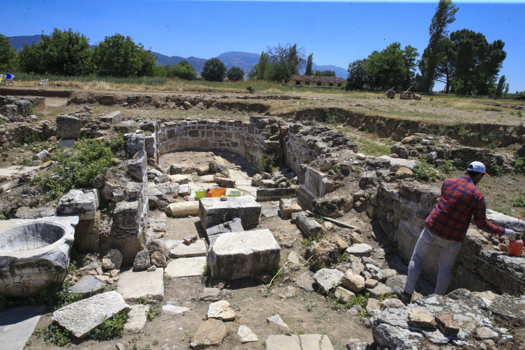 Uşak'taki Sebaste Antik Kenti'nde "tahıl ambarı" gün yüzüne çıktı