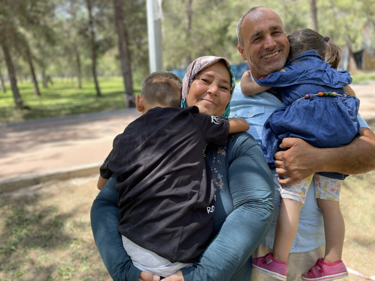 Sevgi evinden gelen 'anne' sözü minik kardeşlerin hayatını değiştirdi