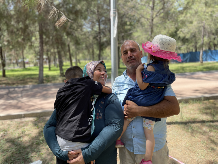 Sevgi evinden gelen 'anne' sözü minik kardeşlerin hayatını değiştirdi