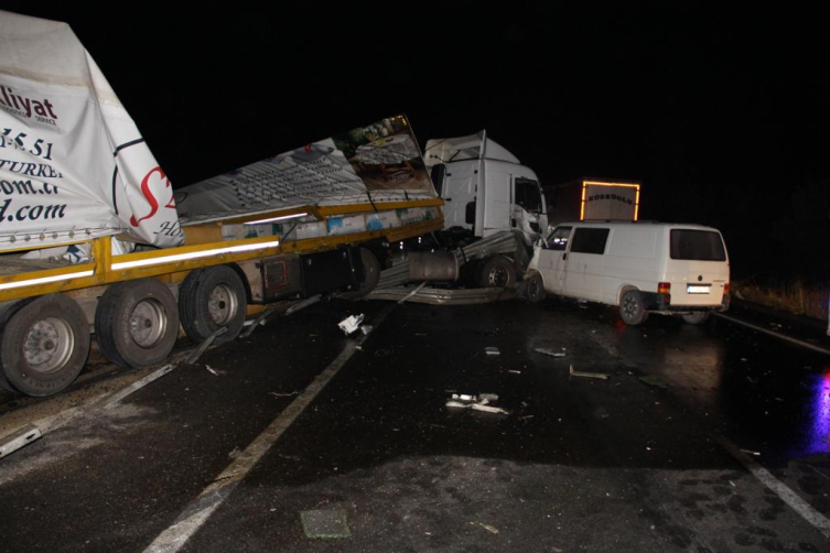 Afyonkarahisar'da kamyonetin çarptığı jandarma astsubay şehit oldu
