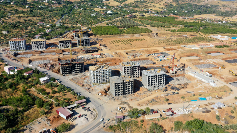 Kahramanmaraş'ta hedef afet konutlarını kıştan önce tamamlamak