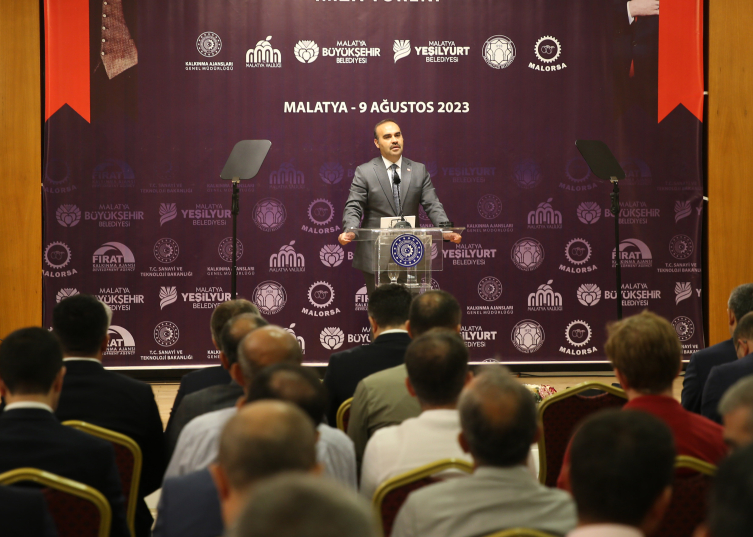 Bakan Kacır: KOBİ'lerimizi tüm deprem bölgesinde can damarı olarak görüyoruz