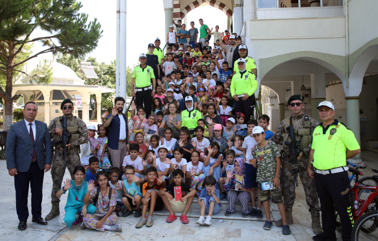 Aydın'da polisler, Kur'an kursu öğrencileriyle buluştu
