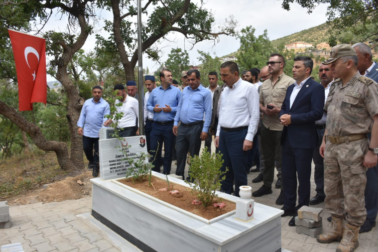 Şehit Piyade Teğmen Ömer Bağra, Siirt'teki mezarı başında anıldı