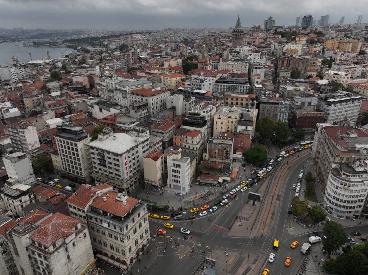 Galata Köprüsü'ndeki çalışma trafik yoğunluğunu artırdı