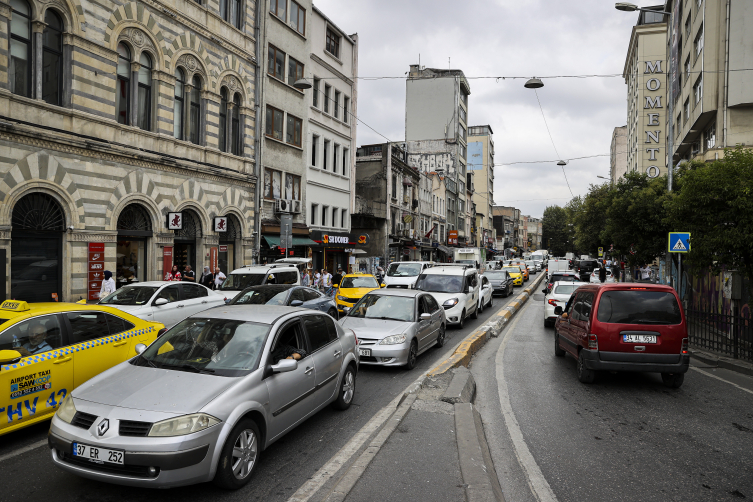 Galata Köprüsü'ndeki çalışma trafik yoğunluğunu artırdı