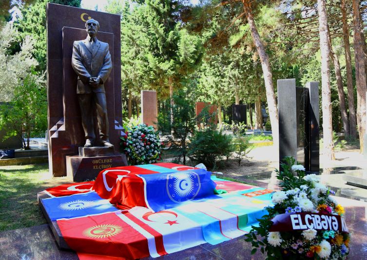 Azerbaycan'ın seçilmiş ilk Cumhurbaşkanı Ebulfez Elçibey'in vefatının 23. yılı