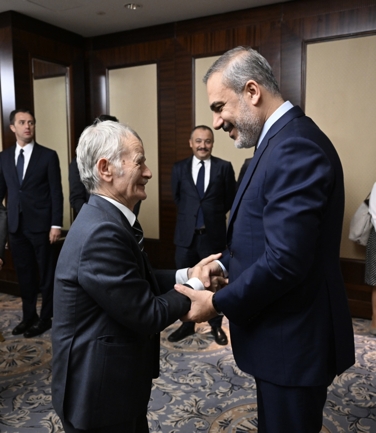 Bakan Fidan Kırım Tatar Türk Toplumu liderleriyle görüştü