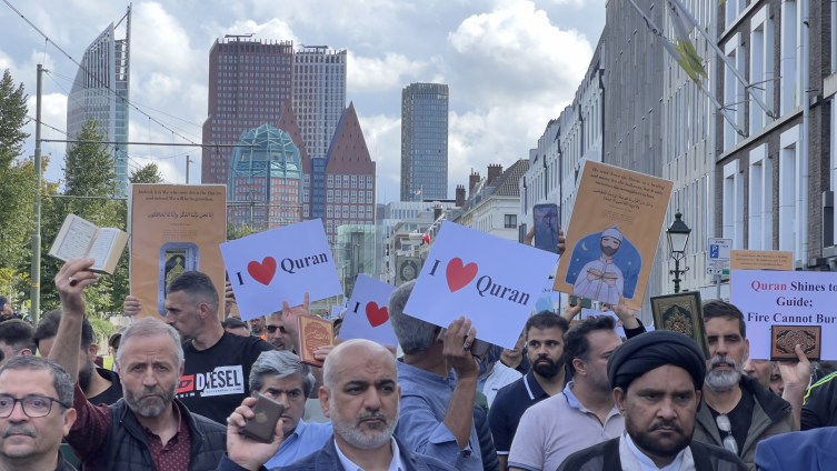 Hollanda’da Kur'an-ı Kerim'e yönelik saldırılar protesto edildi