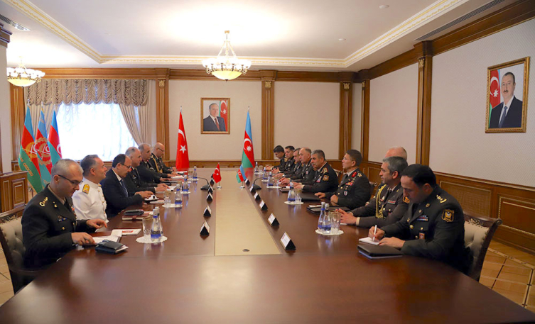 Genelkurmay Başkanı Gürak, Azerbaycan Savunma Bakanı Hasanov'la görüştü