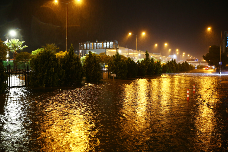 Giresun'da sağanak: Cadde ve sokakları su bastı
