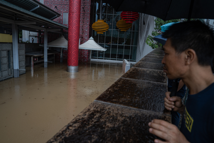 Hong Kong’da şiddetli yağışlar nedeniyle 2 kişi öldü