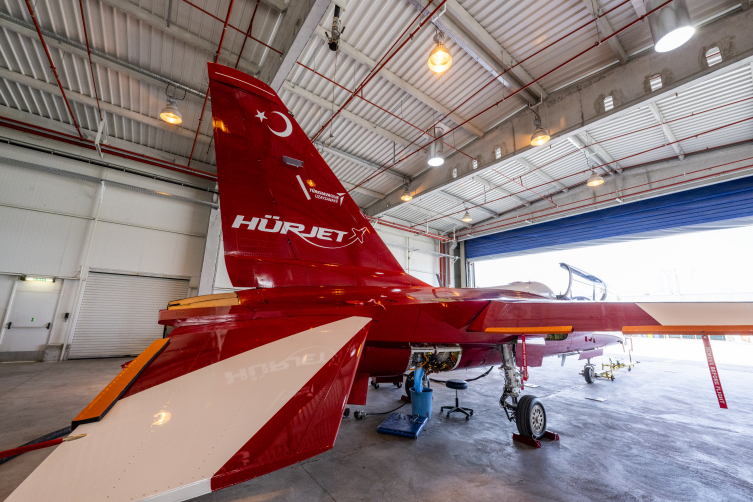 Test Pilotu Çelik: HÜRJET, Türk Yıldızları'nın arasında yabancılık çekmedi