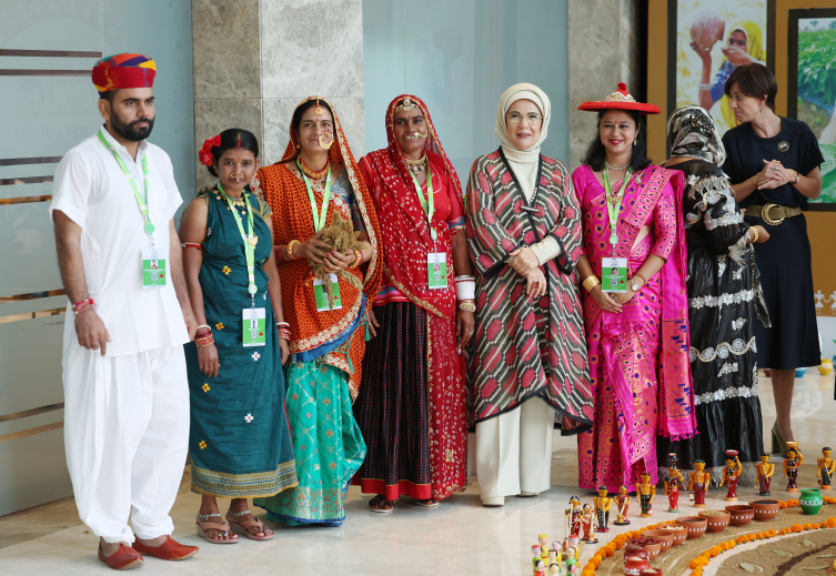 Emine Erdoğan, Hindistan'da lider eşleriyle ziyaretlerde bulundu