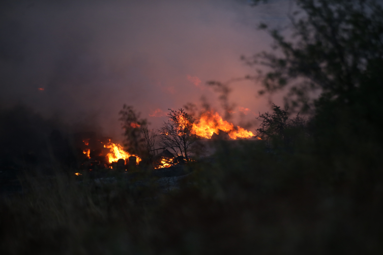 Çanakkale'de zirai alanda çıkan yangın kısmen kontrol altına alındı