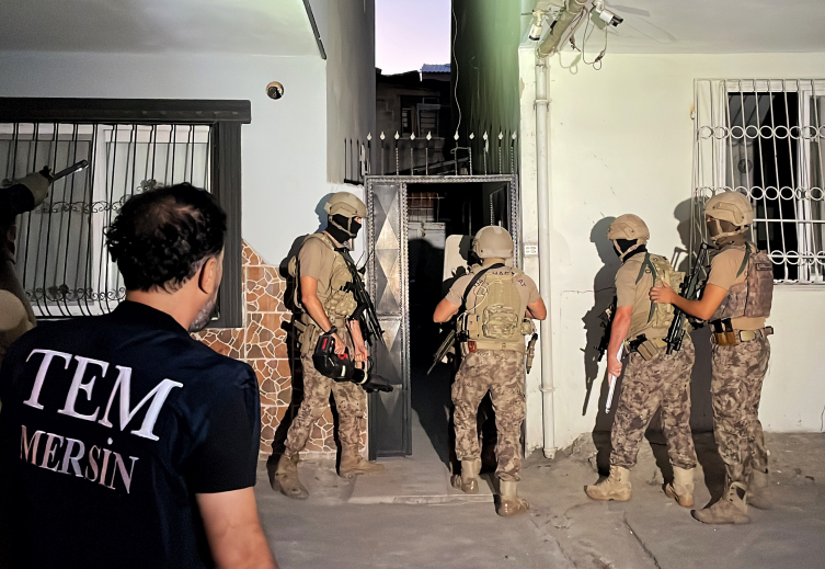 Mersin'de terör örgütlerine operasyon: 4 gözaltı