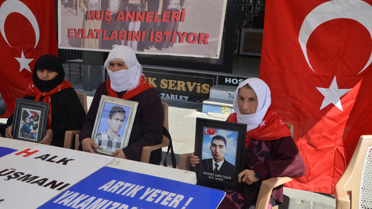 Muşlu aileler HDP önündeki eylemlerini sürdürdü