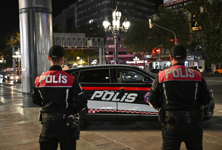 Ankara'da Yunuslar Togg'la devriyeye başladı