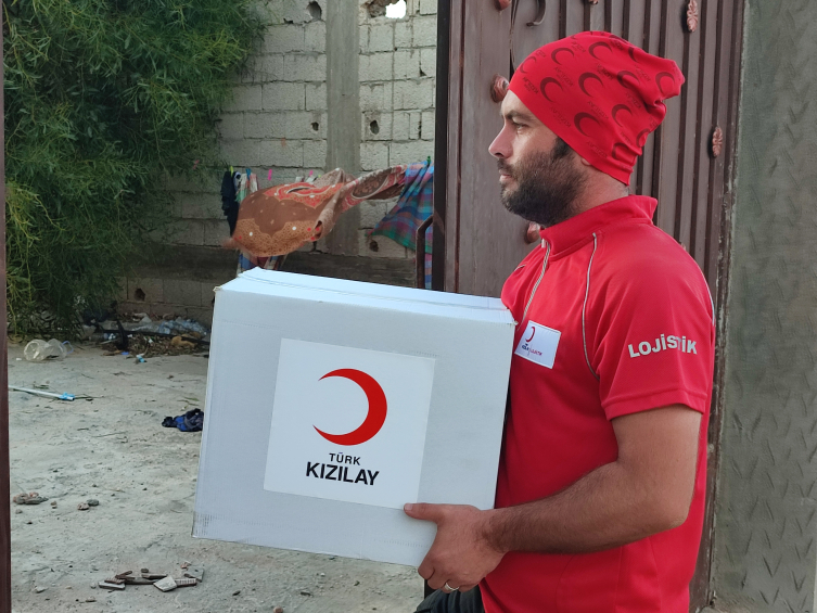 Türk Kızılay, Libya'ya 150 ton insani yardım malzemesi gönderdi