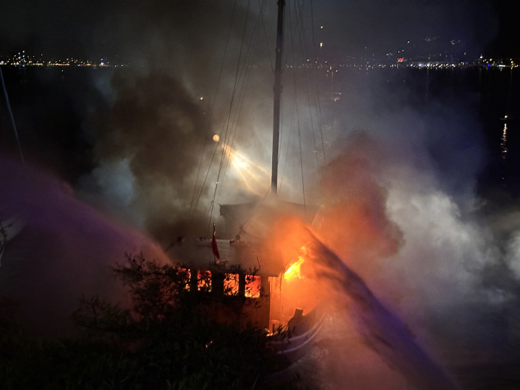 Fethiye'de bir teknede yangın çıktı