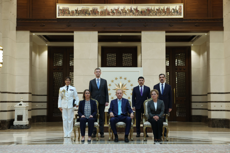 Büyükelçilerden Cumhurbaşkanı Erdoğan'a güven mektubu
