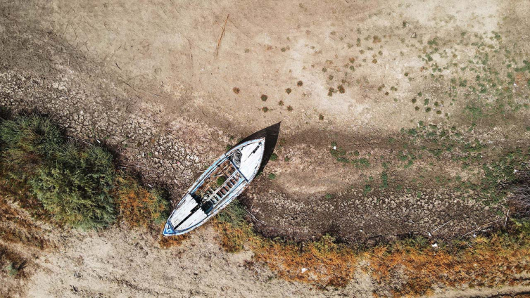 Bafa Gölü'nün suyu 20 metre çekildi