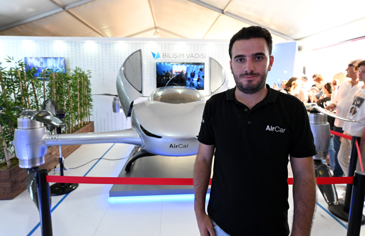Yerli uçan araba AirCar TEKNOFEST İzmir'de sergileniyor