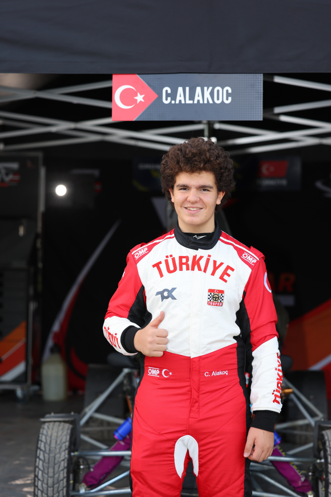 15 yaşındaki ralli pilotu Can Alakoç Litvanya Rallisi'nde şampiyon oldu