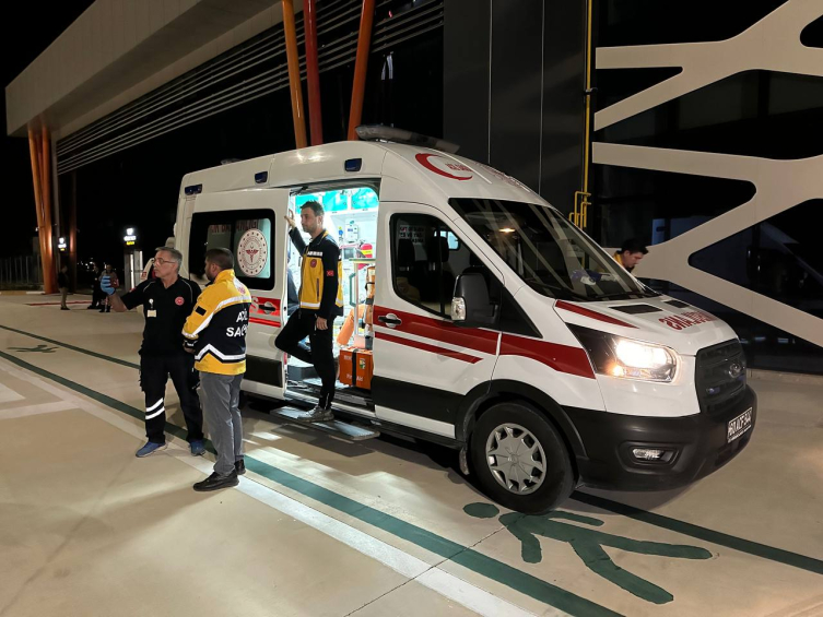 Kalbinde delik olan Muhammet bebek ambulans uçakla Konya'ya gönderildi