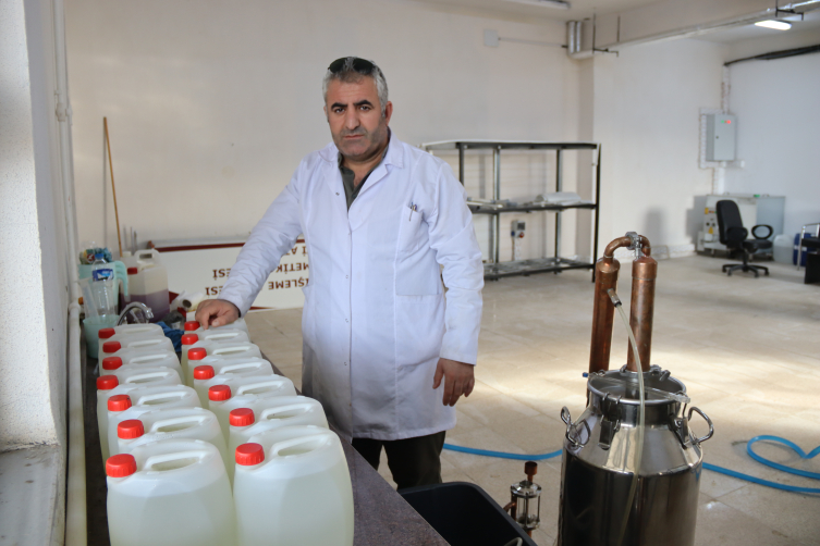 Ürettikleri temizlik malzemeleriyle Iğdır Üniversitesinin ihtiyacını karşılıyorlar