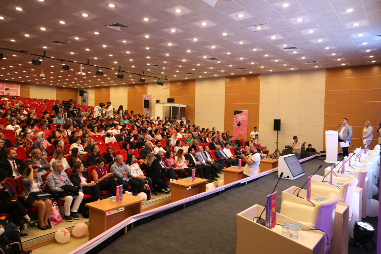 Muş'ta "10. Uluslararası Onkoloji Günleri" etkinliği başladı